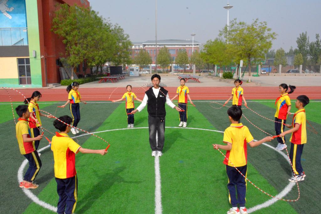 中小学生每天在校运动时间如何达到2小时？——来自河北多地校园的走访观察天行体育登录(图3)